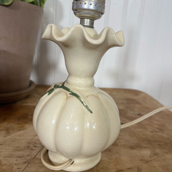 Vintage Ceramic Floral Lamp (Works) - Picture 5 of 9